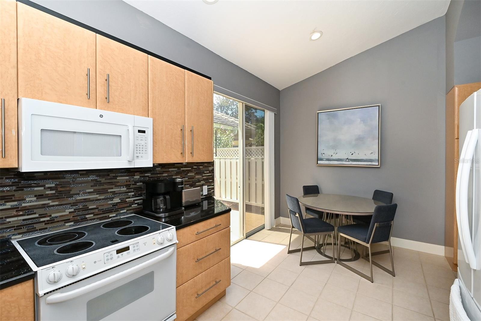 7131 KENSINGTON CT — photo 14