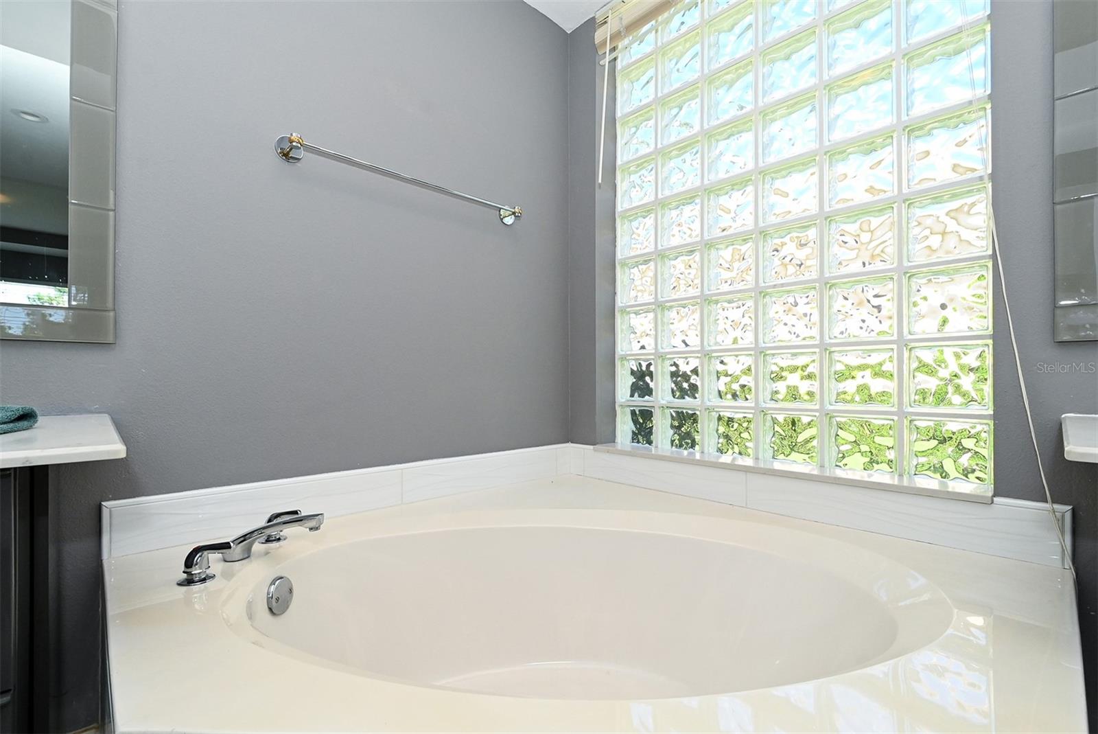 7131 KENSINGTON CT — photo 28