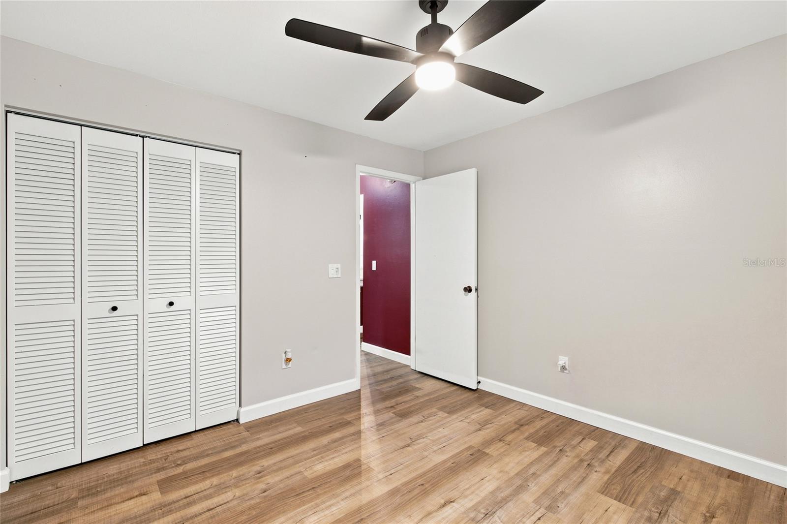 5016 SWALLOW DR — photo 12