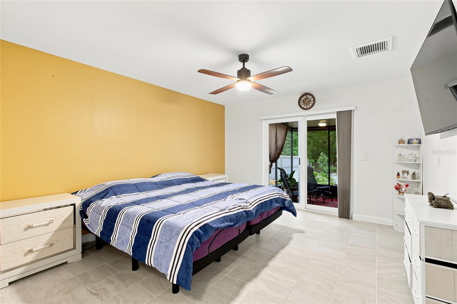5016 SWALLOW DR — photo 10
