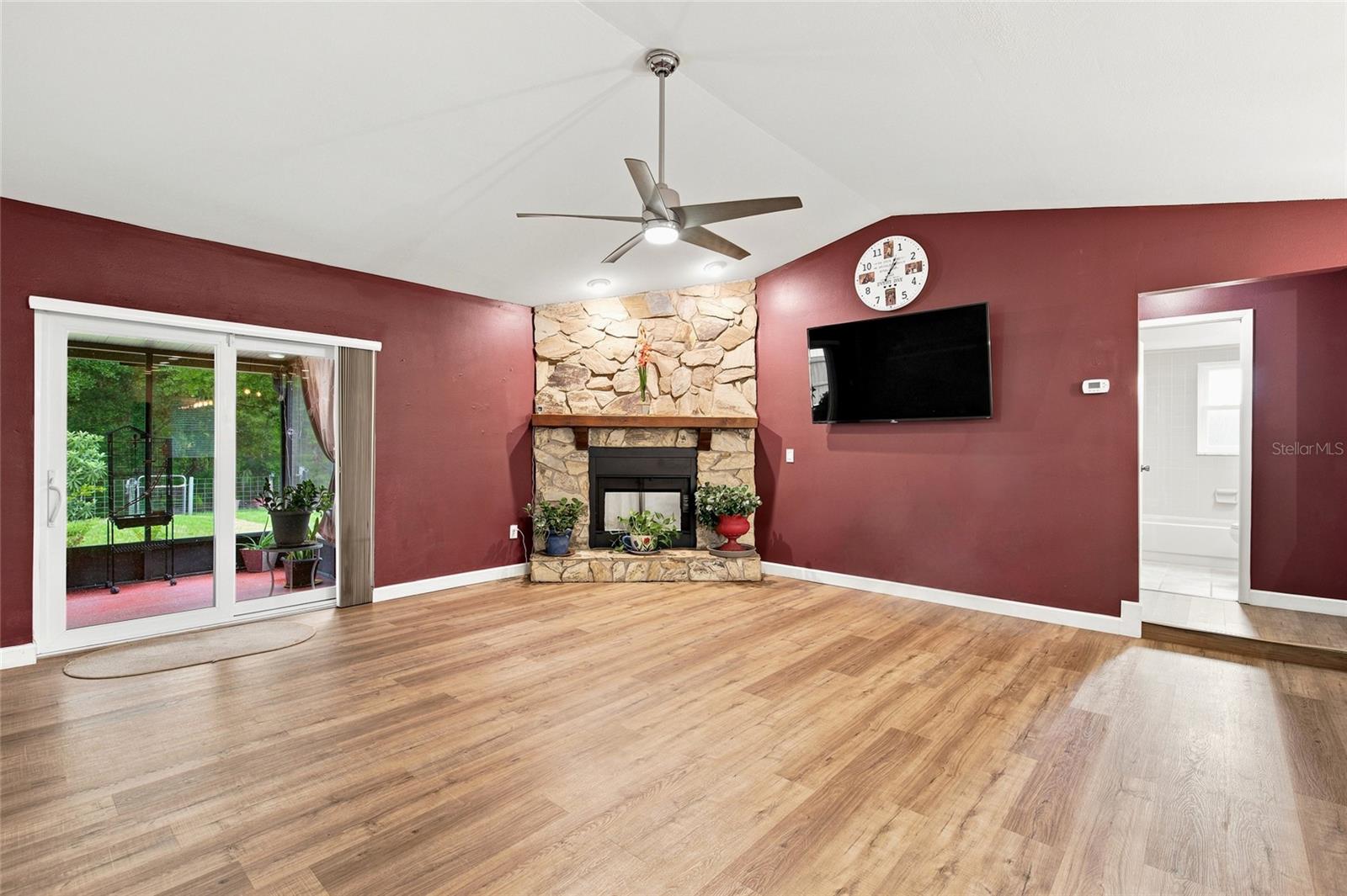 5016 SWALLOW DR — photo 4