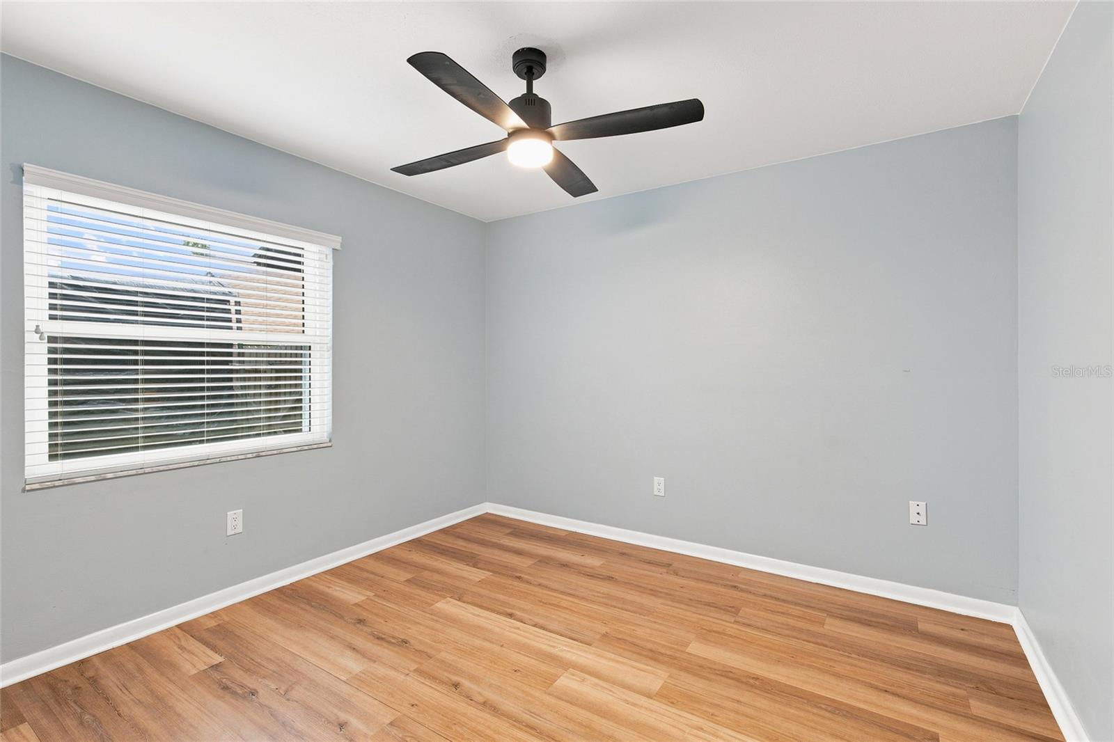 5016 SWALLOW DR — photo 18