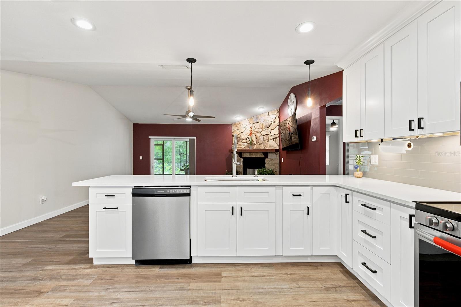 5016 SWALLOW DR — photo 6