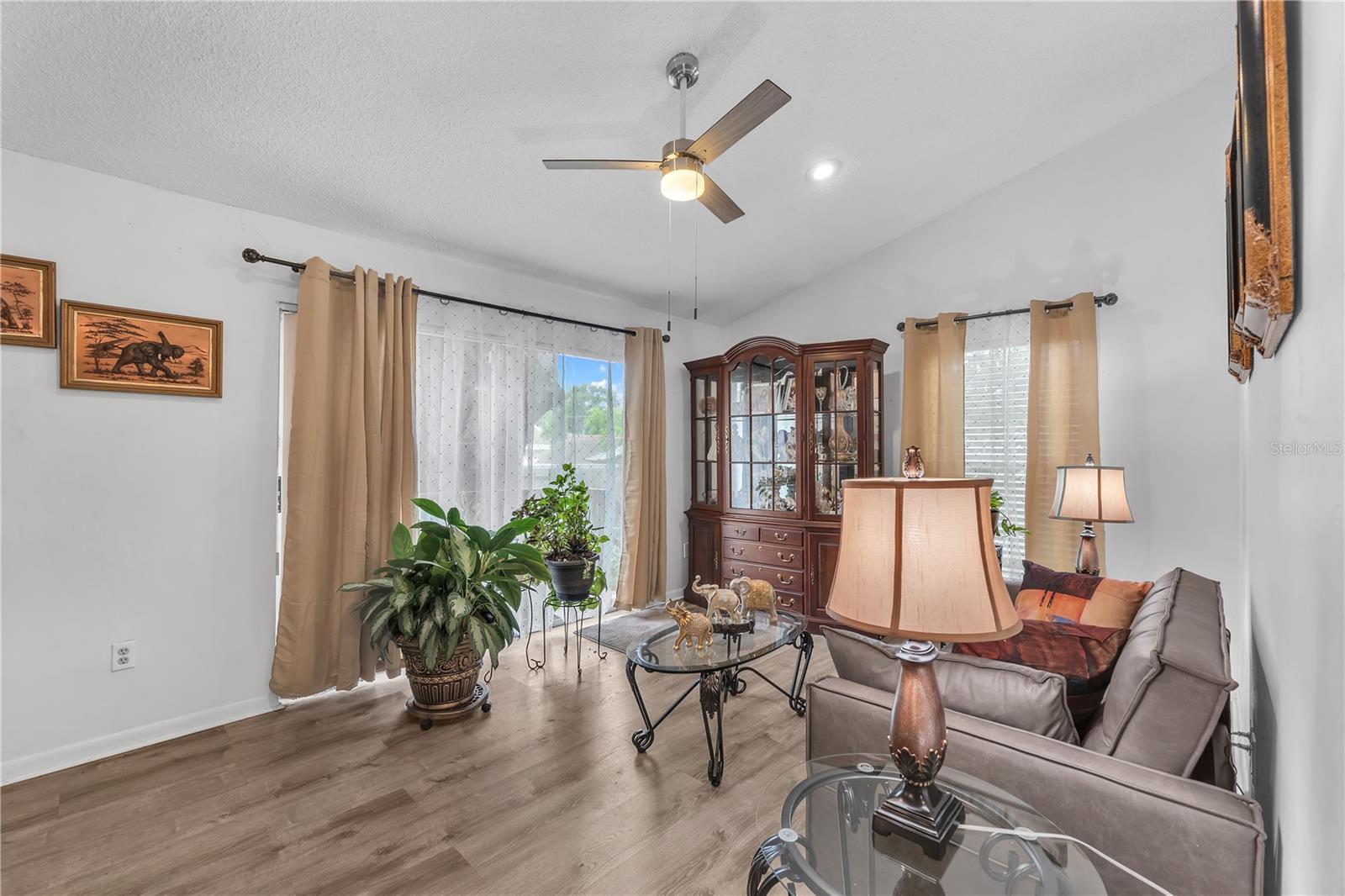 2114 W HANNA AVE — photo 13