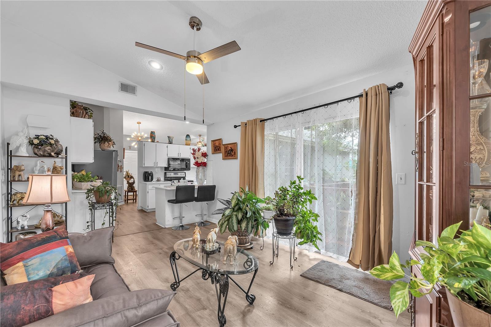 2114 W HANNA AVE — photo 12