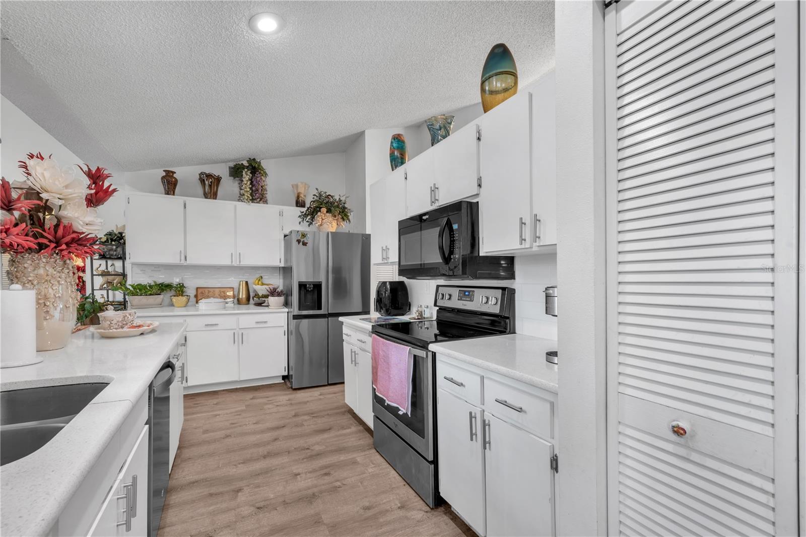 2114 W HANNA AVE — photo 11