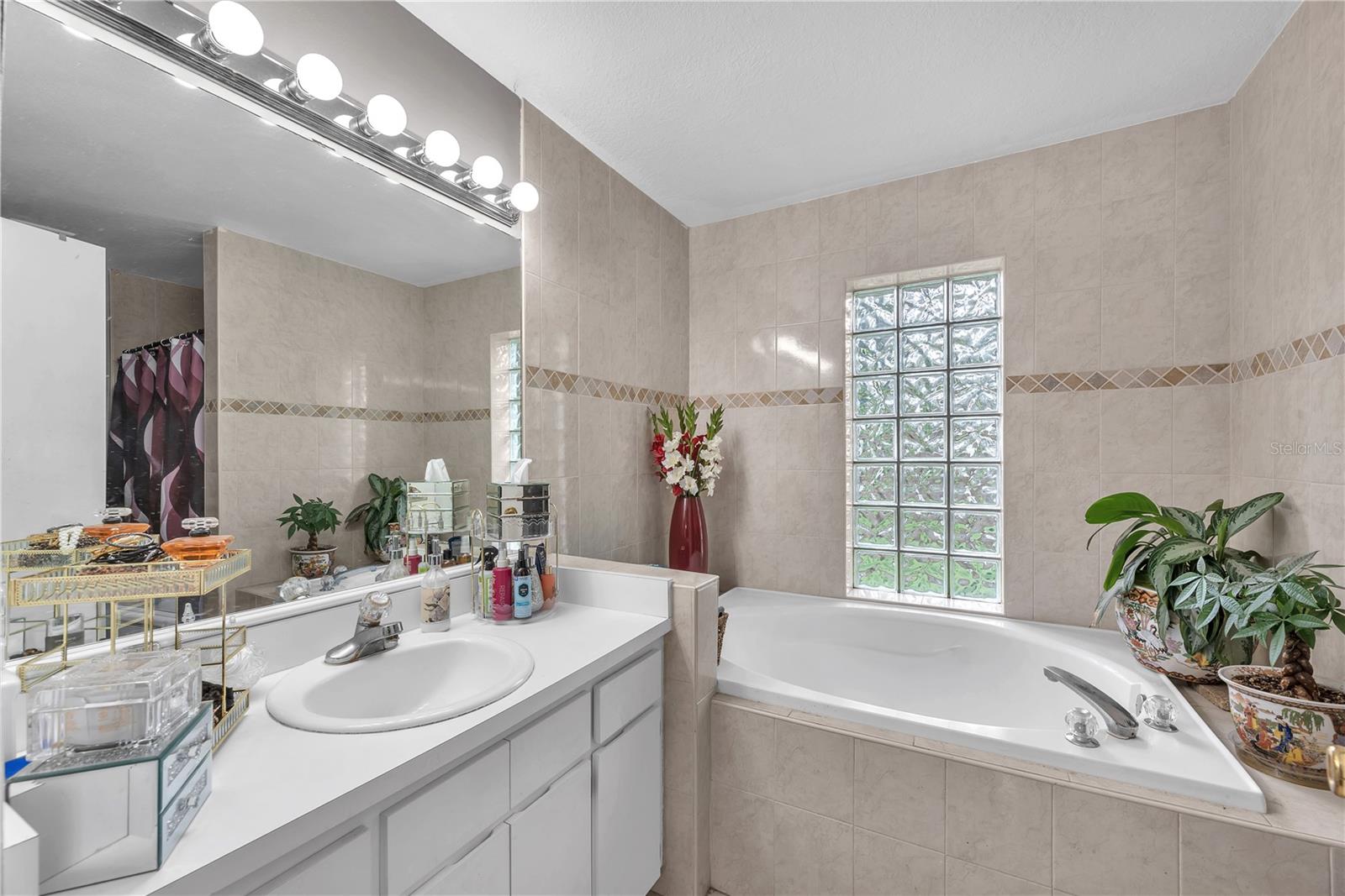 2114 W HANNA AVE — photo 16