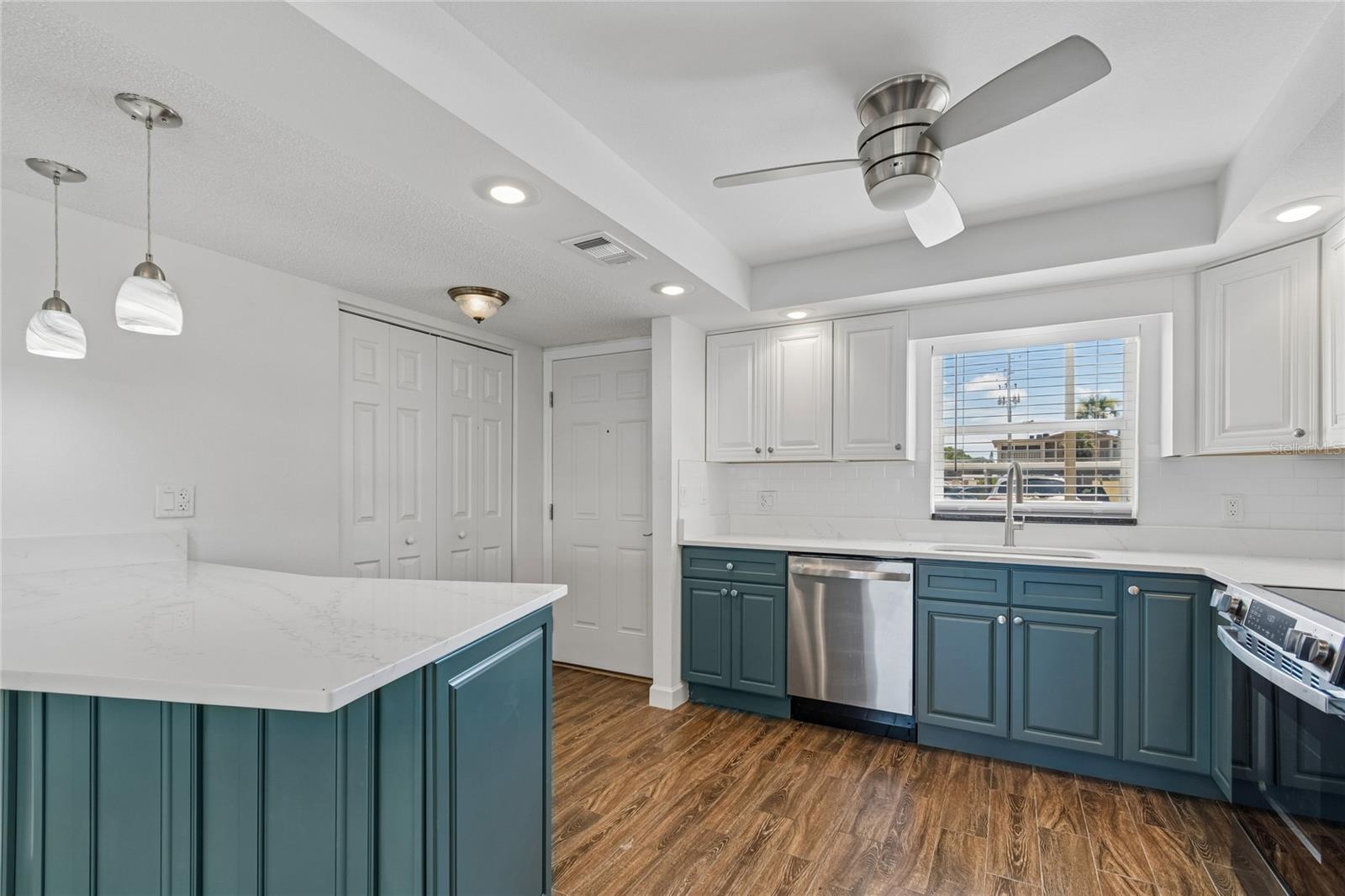 4575 COVE CIR #101 — photo 7