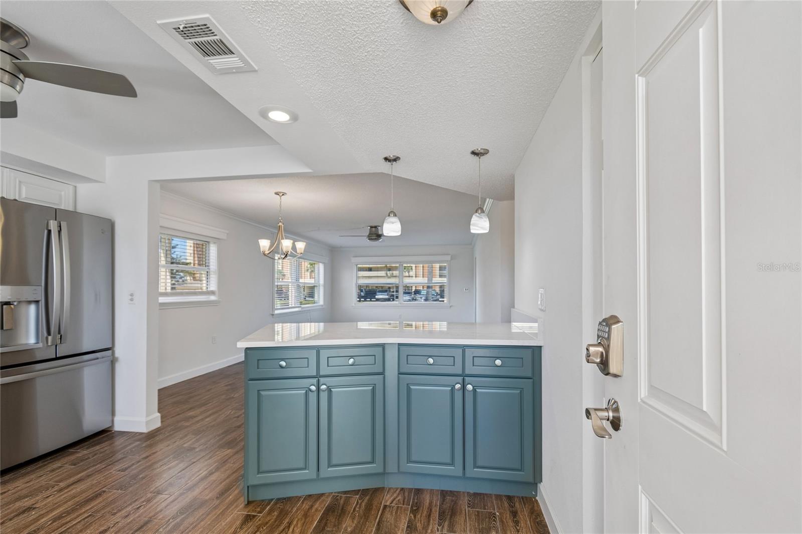 4575 COVE CIR #101 — photo 4
