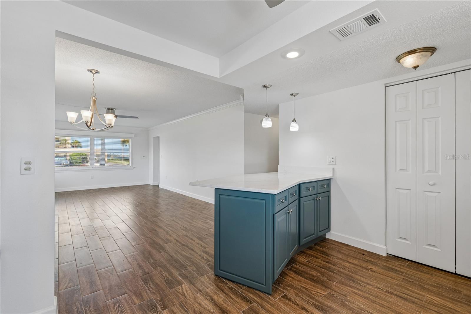 4575 COVE CIR #101 — photo 8