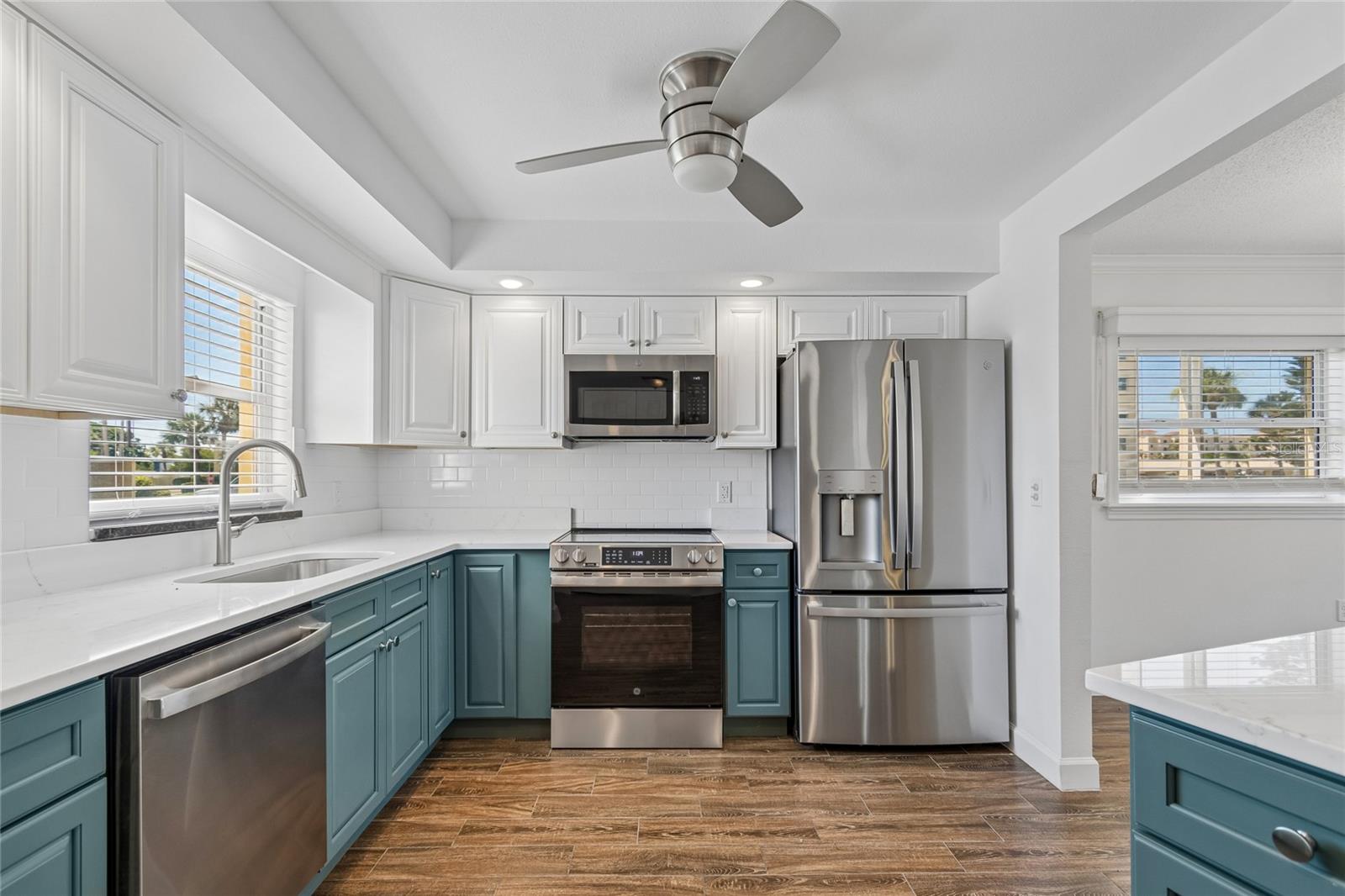 4575 COVE CIR #101 — photo 10