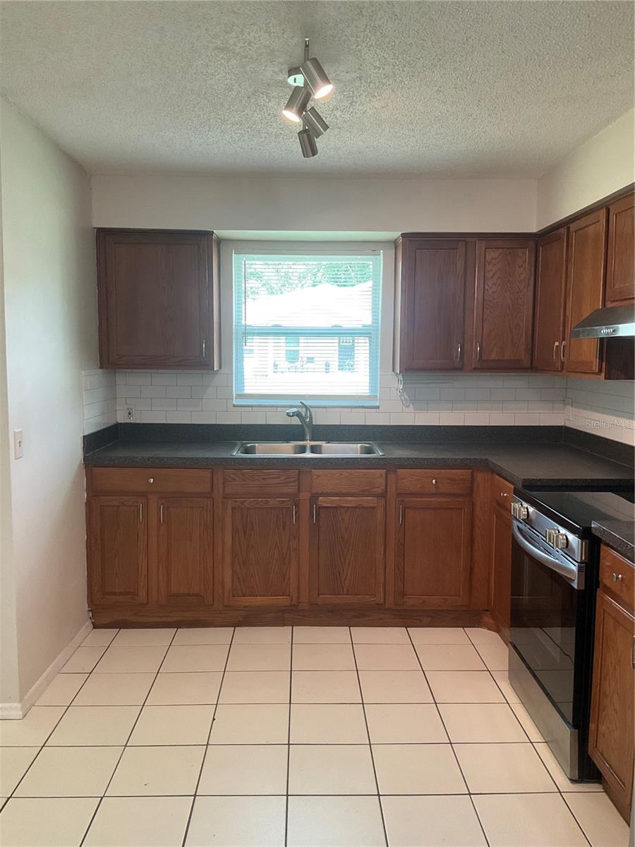 3830 VALLEY TREE DR — photo 3