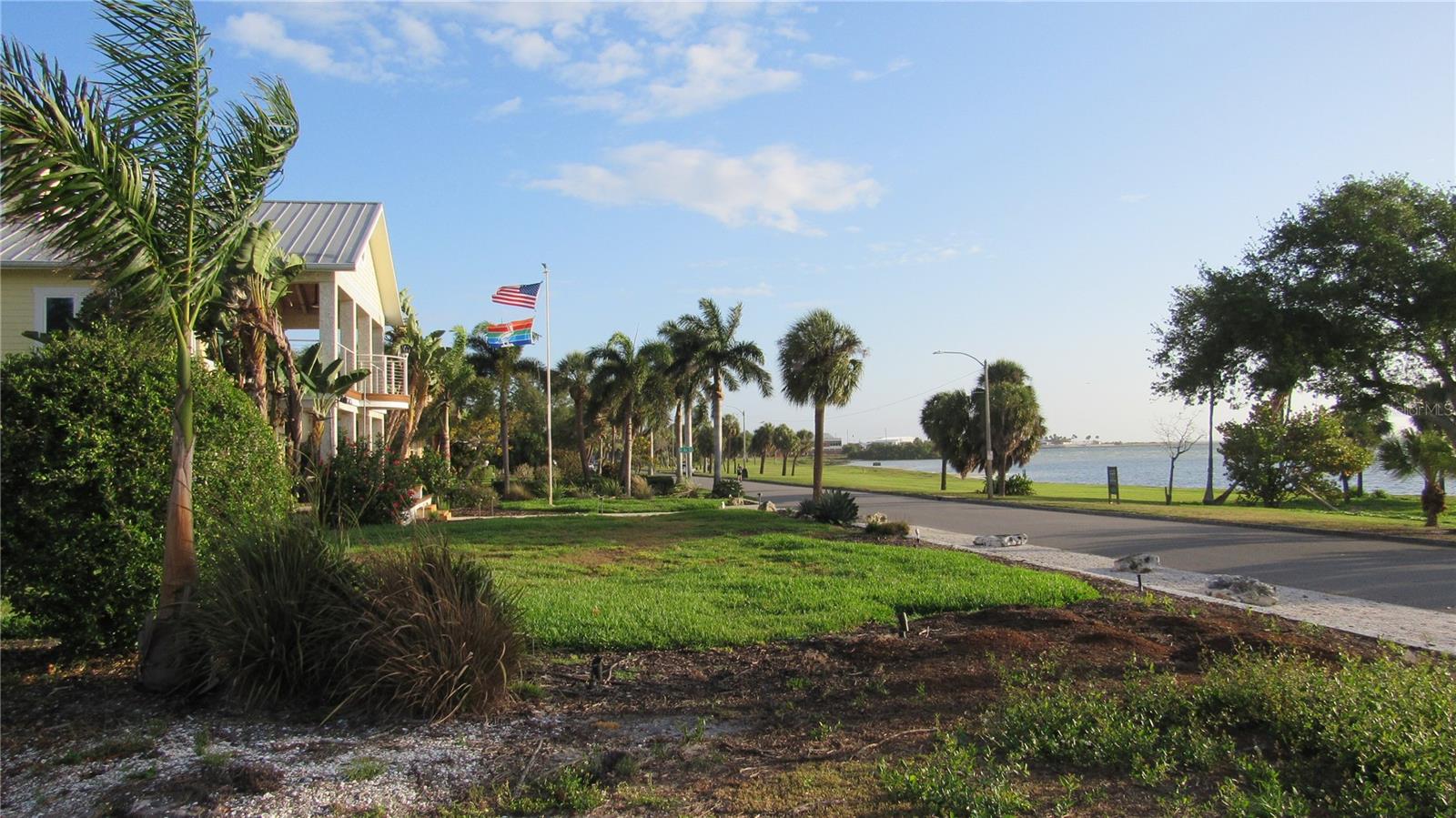1817 BEACH DR SE — photo 12