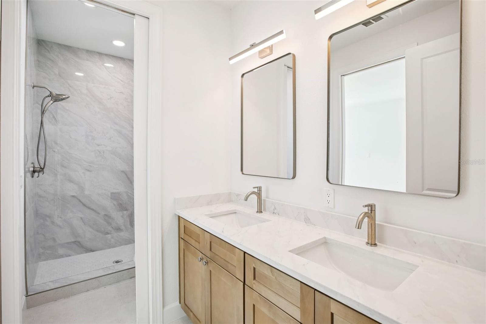 126 RICARDO WAY NE — photo 32