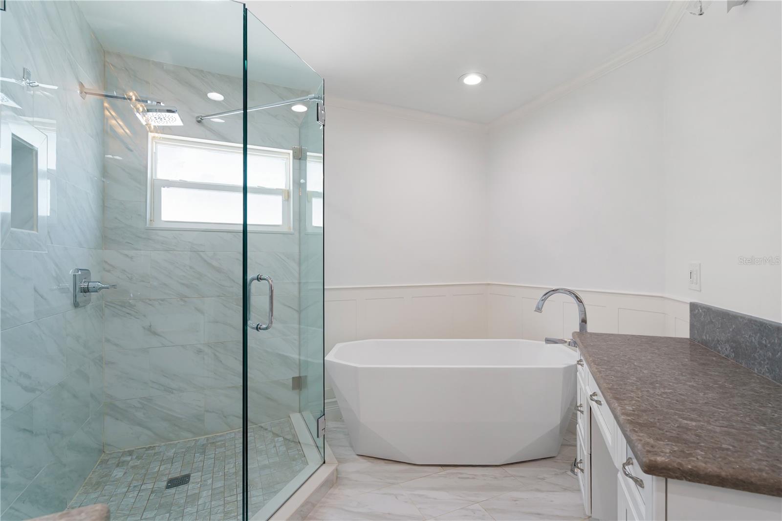 3924 VERSAILLES DR — photo 17