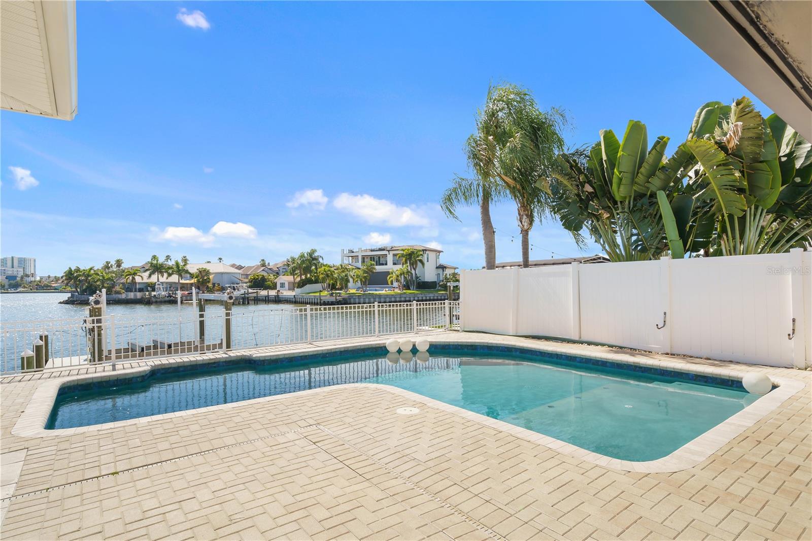 3924 VERSAILLES DR — photo 25