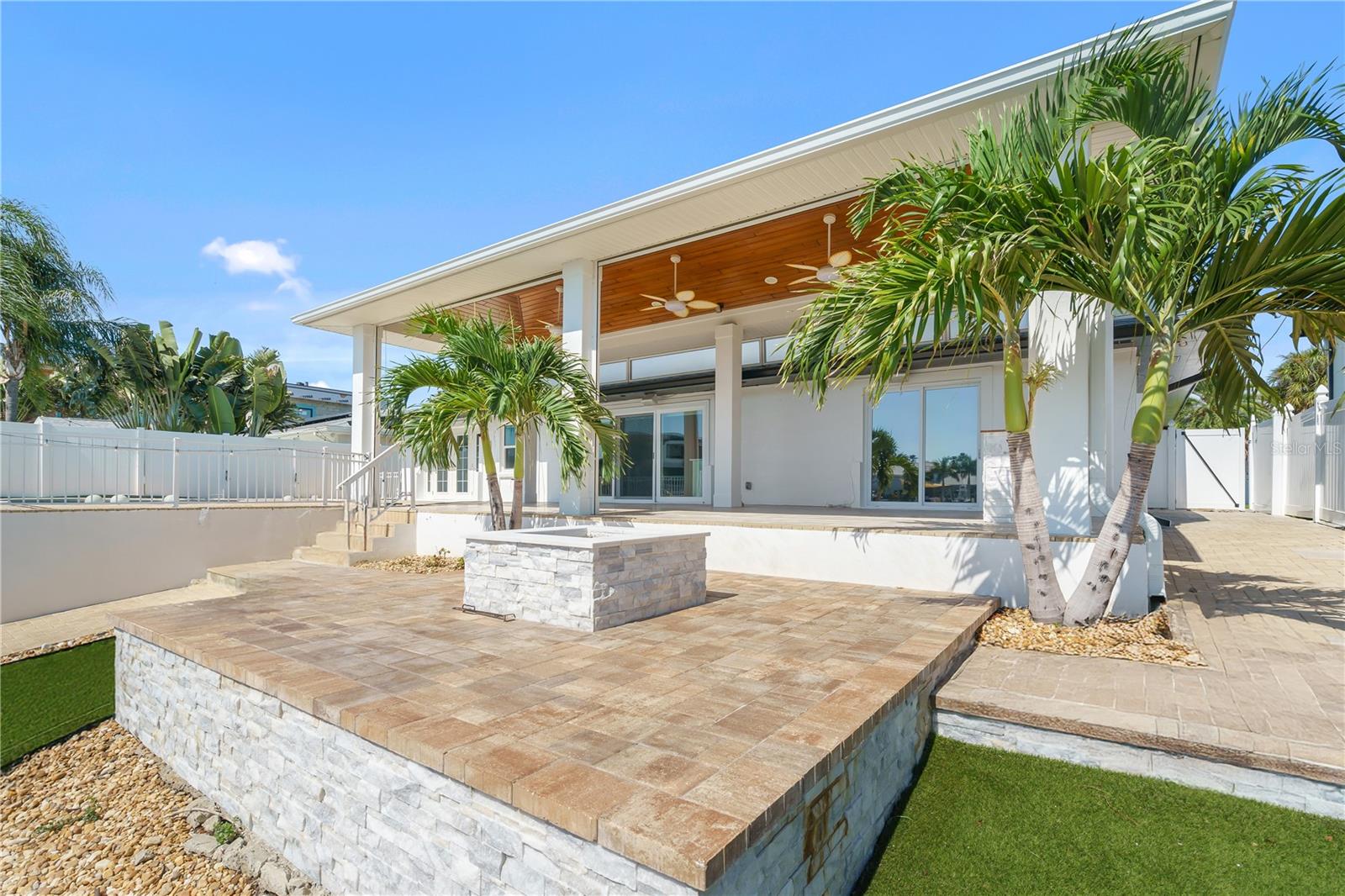 3924 VERSAILLES DR — photo 33