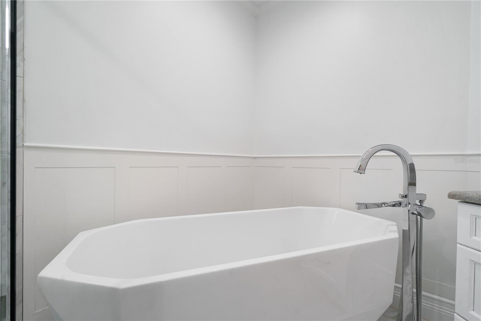 3924 VERSAILLES DR — photo 19