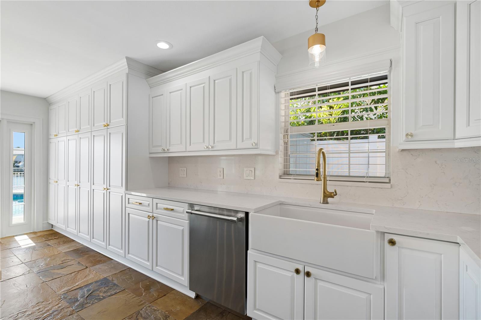 3924 VERSAILLES DR — photo 9