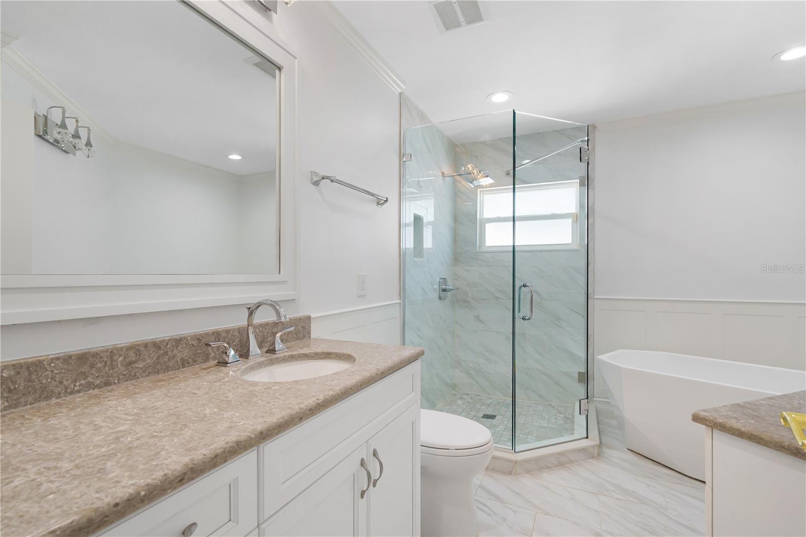 3924 VERSAILLES DR — photo 16