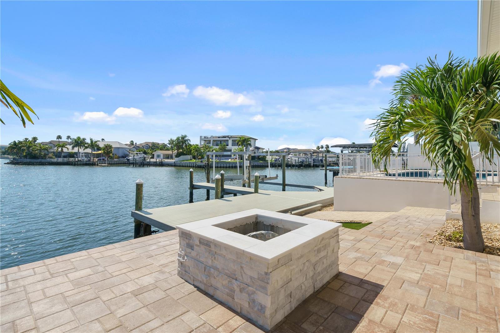 3924 VERSAILLES DR — photo 32