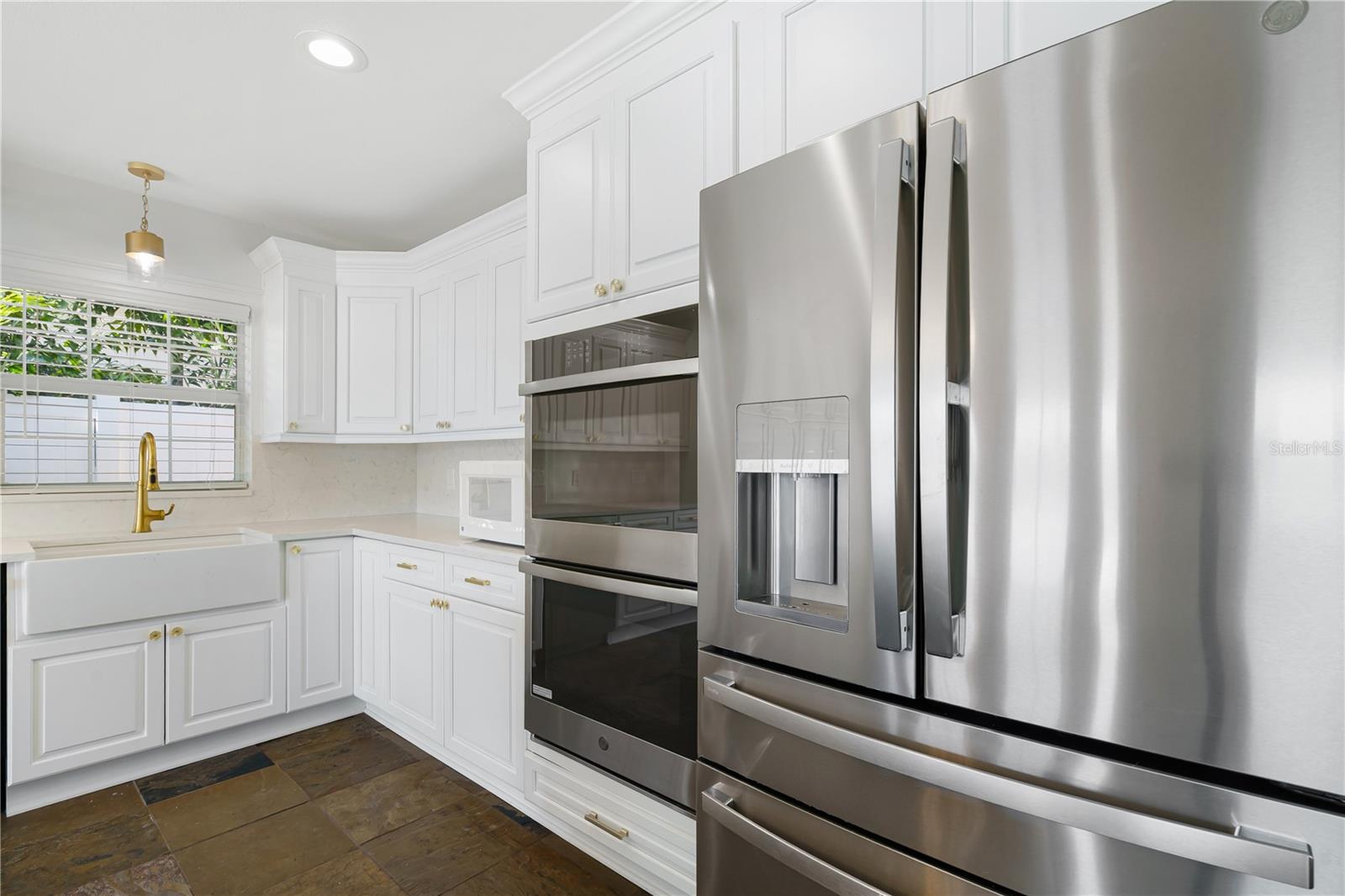 3924 VERSAILLES DR — photo 10