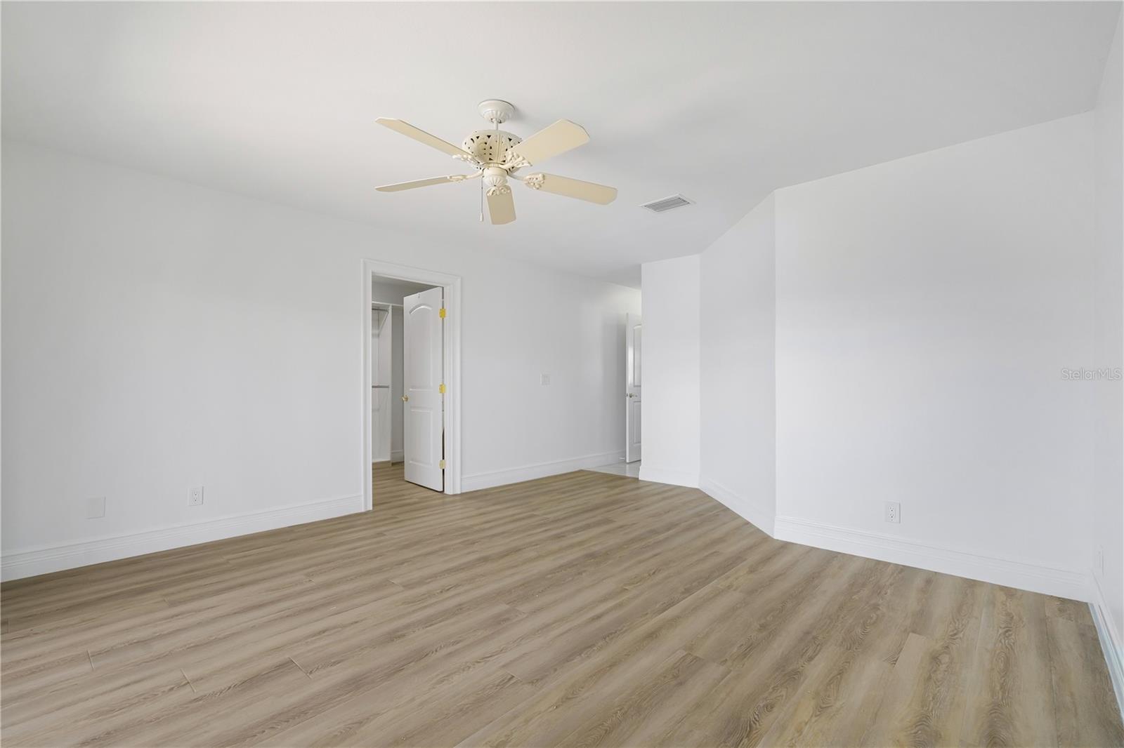 3924 VERSAILLES DR — photo 15