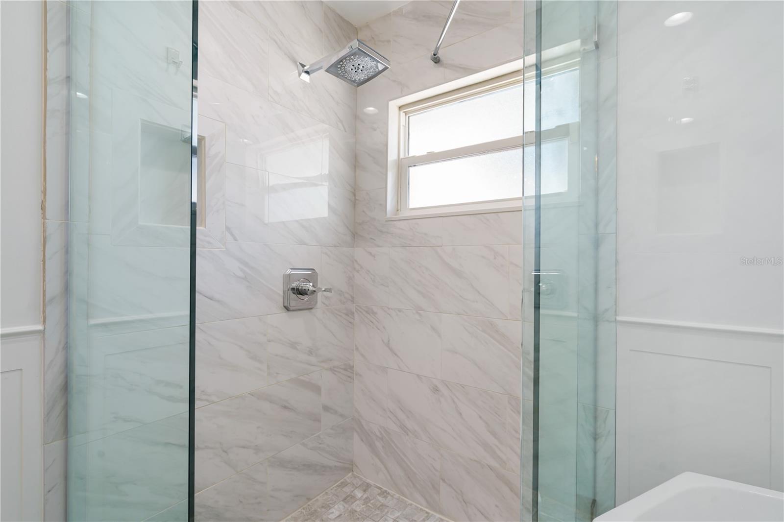 3924 VERSAILLES DR — photo 18