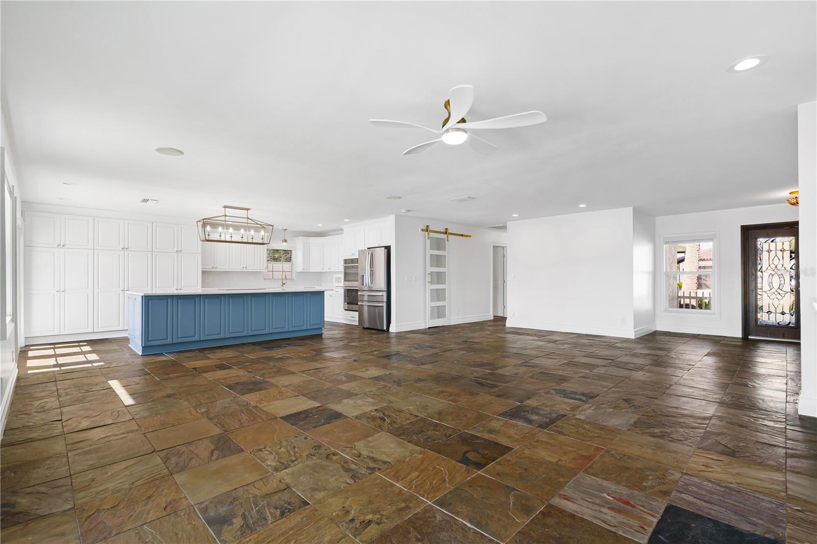 3924 VERSAILLES DR — photo 5