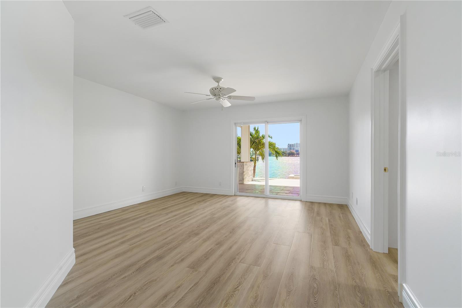 3924 VERSAILLES DR — photo 12