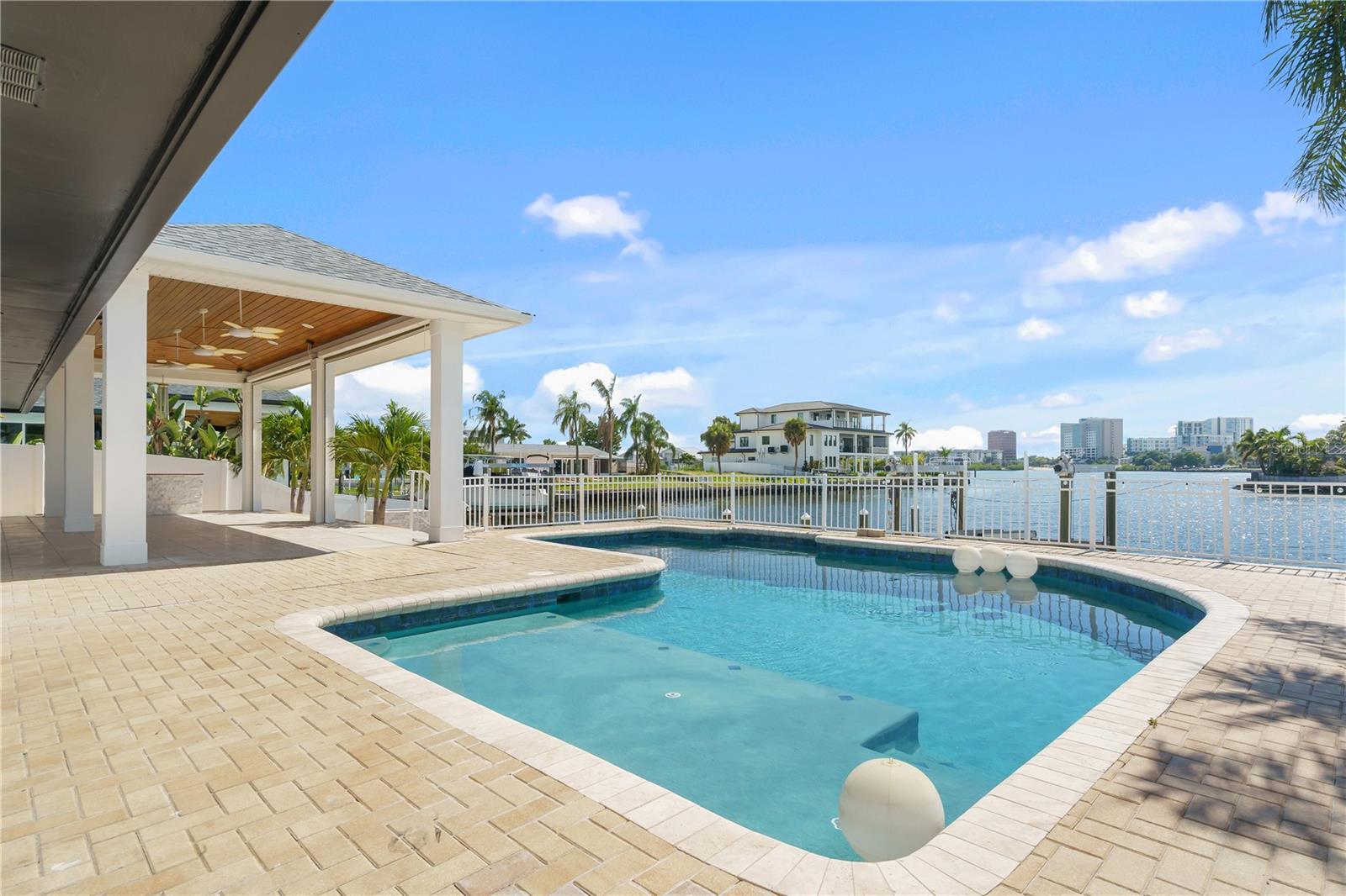 3924 VERSAILLES DR — photo 28