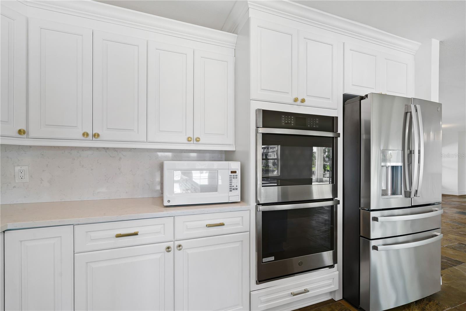 3924 VERSAILLES DR — photo 8