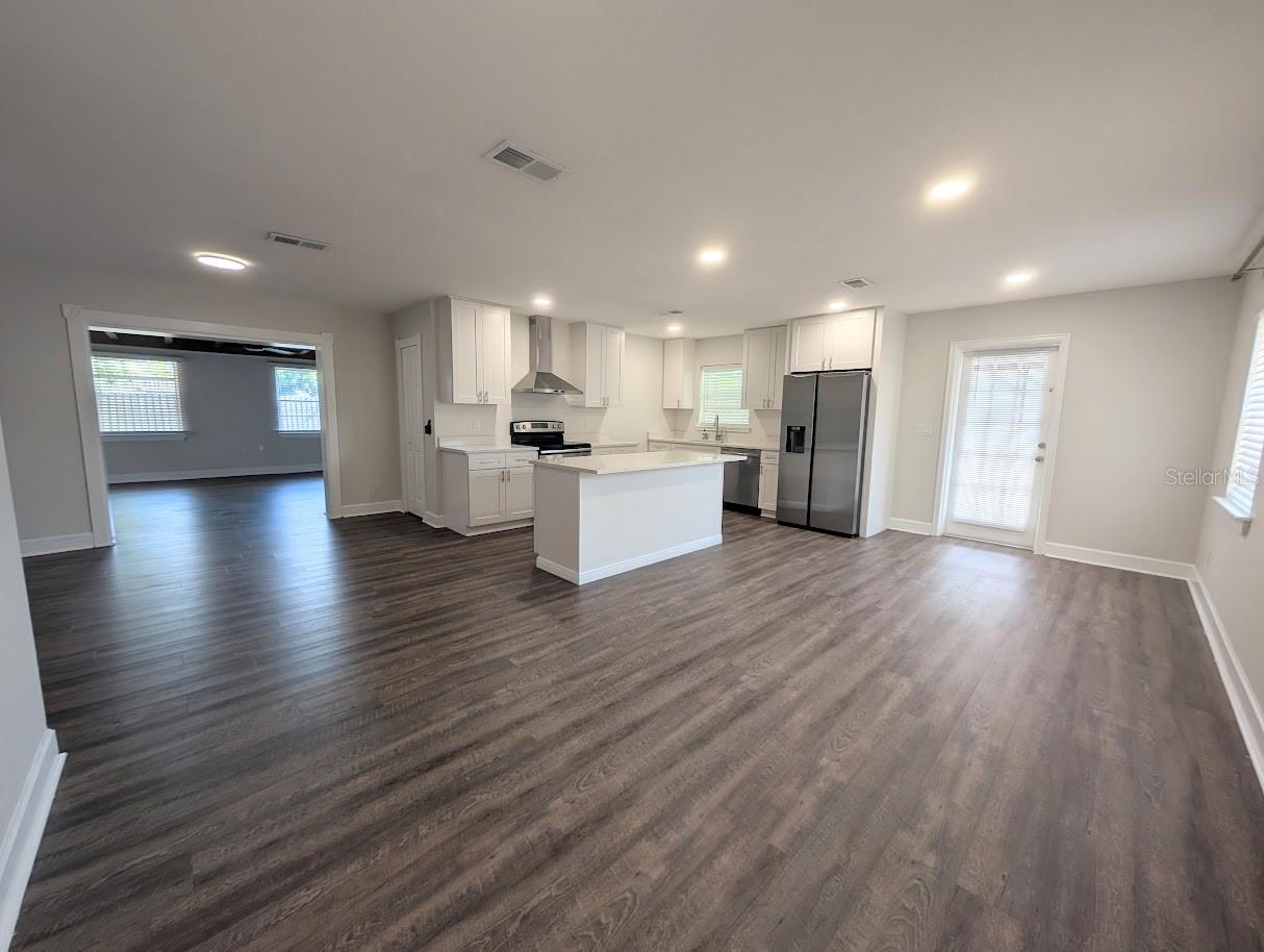 3902 W PAXTON AVE — photo 2