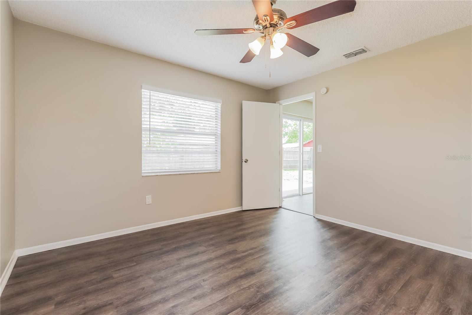 1002 PINEHAVEN CT — photo 8