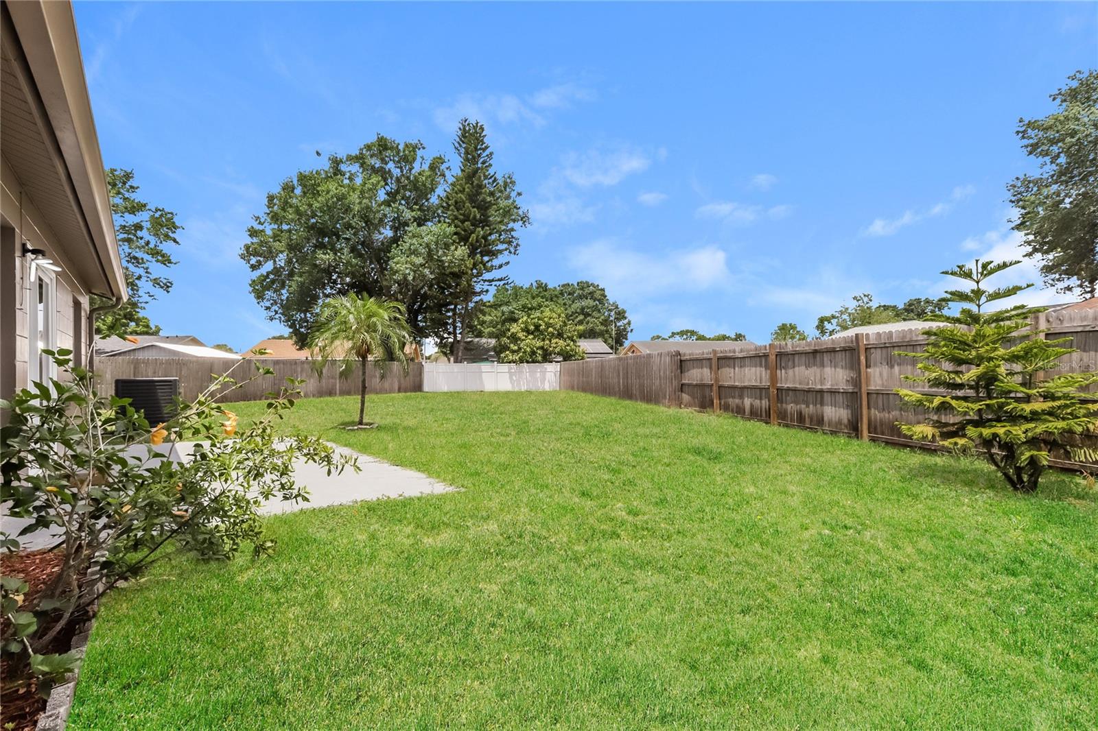 1002 PINEHAVEN CT — photo 14