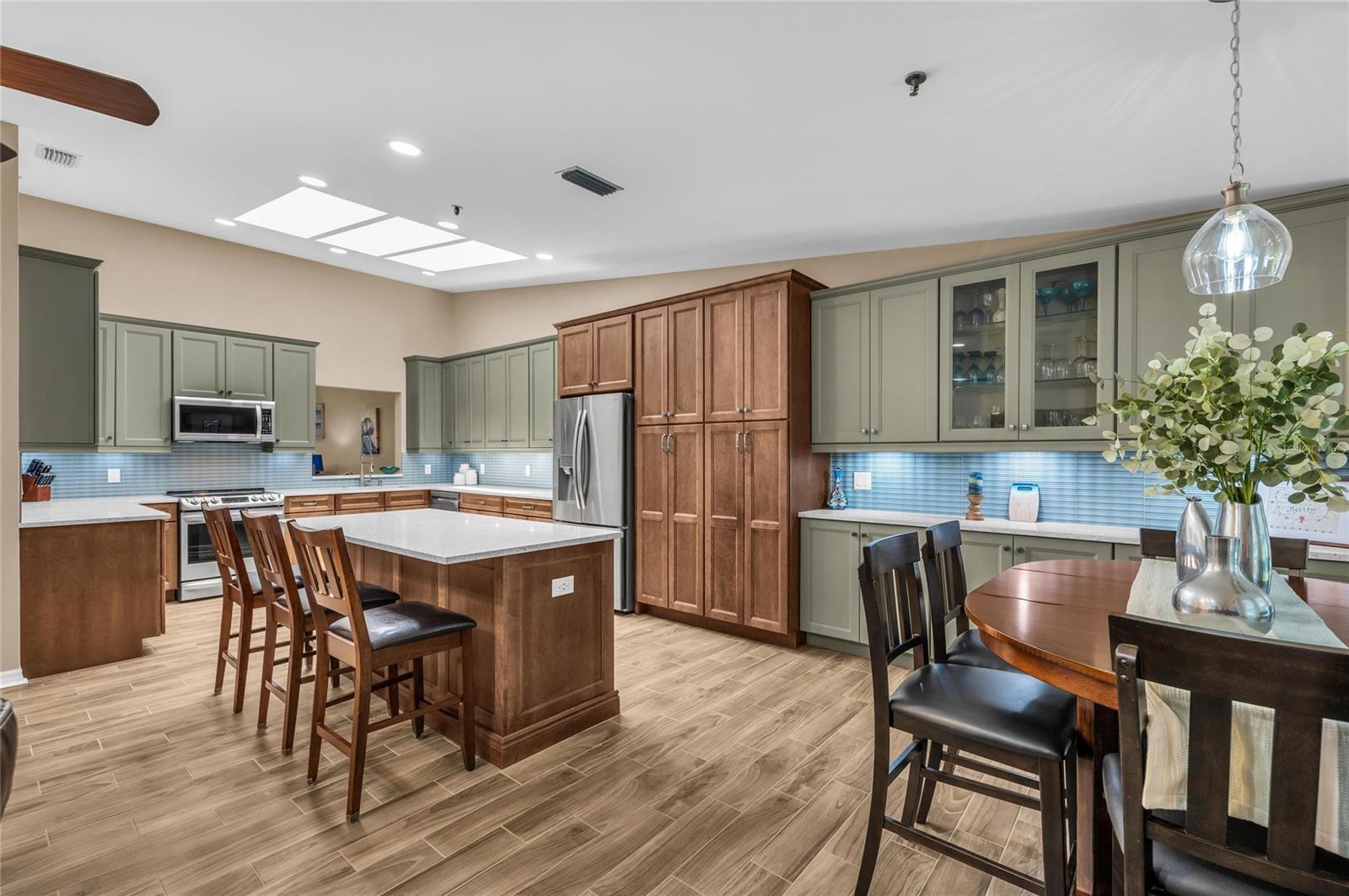 2350 HARBOUR OAKS DR — photo 4