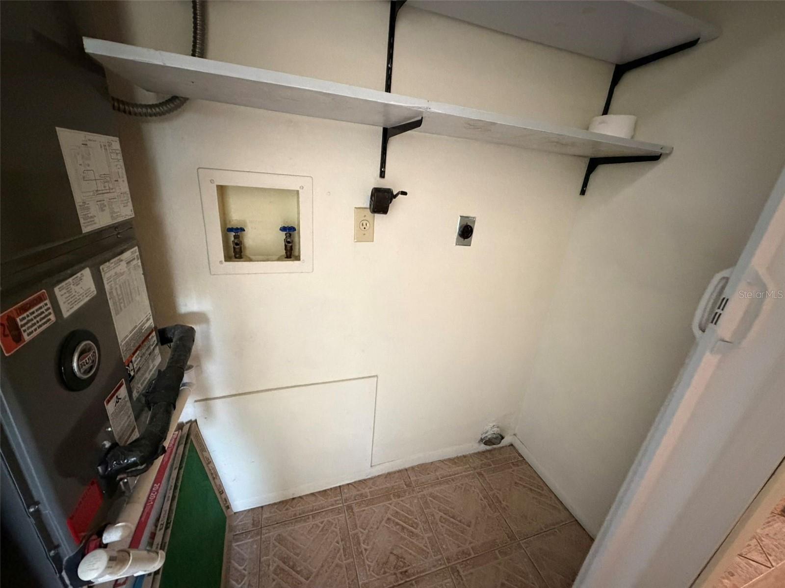 8228 SAN JACINTO AVE — photo 17
