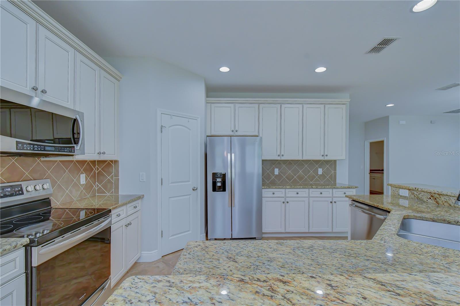 6622 FAIRWATER DR — photo 12