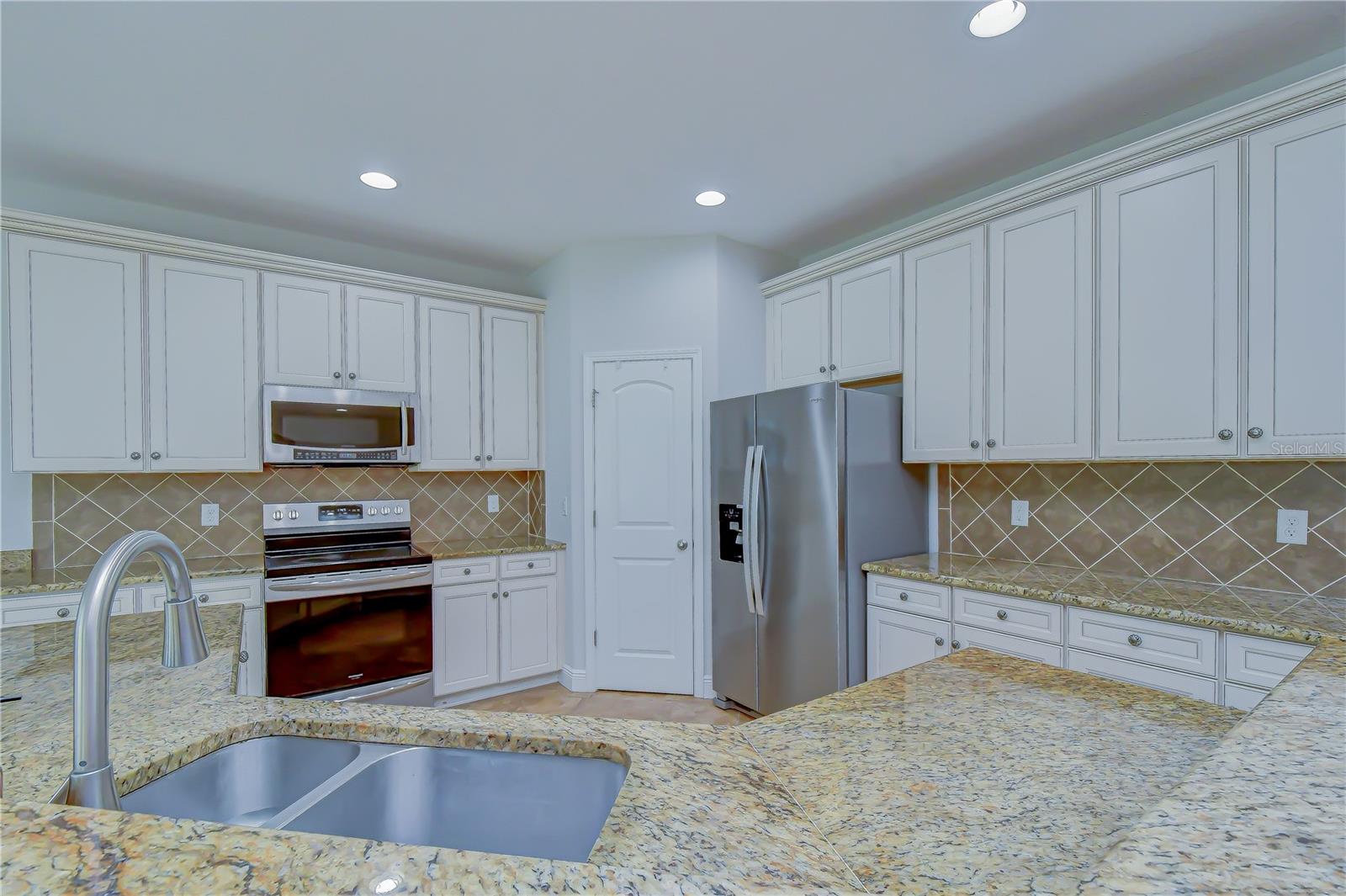 6622 FAIRWATER DR — photo 11