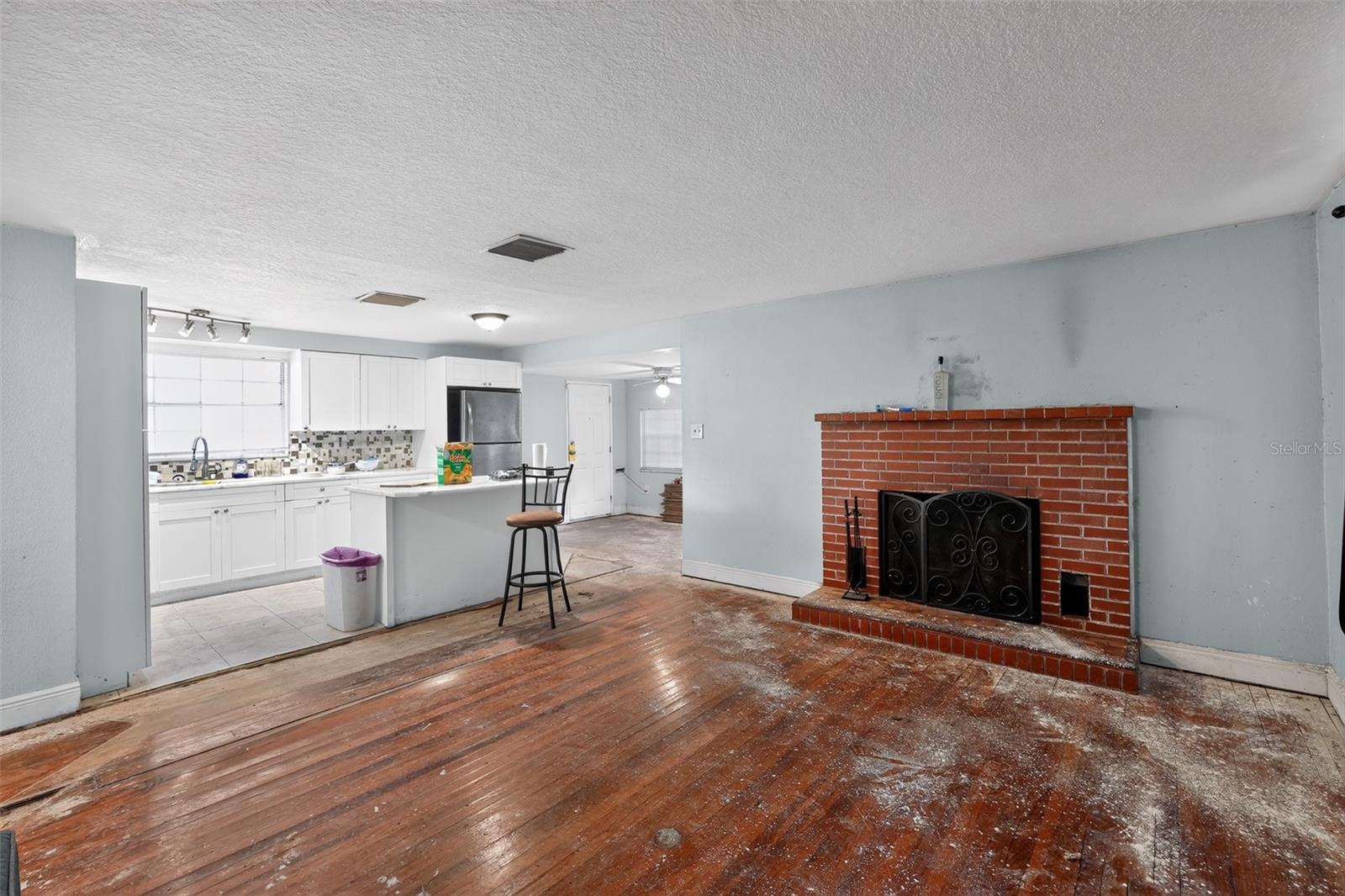 10109 MAIN ST — photo 3