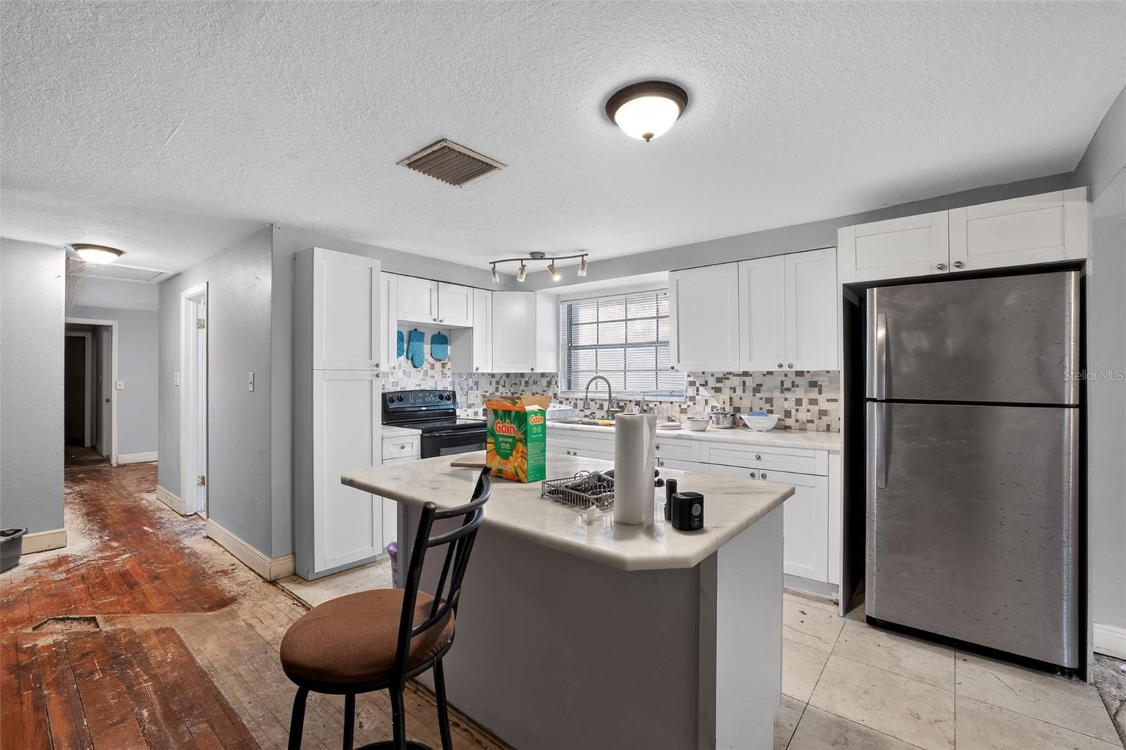10109 MAIN ST — photo 9
