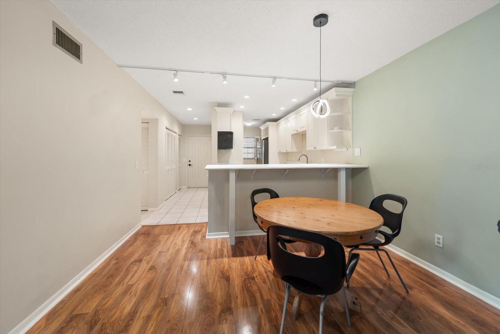 1750 BELLEAIR FOREST DR #B8 — photo 18