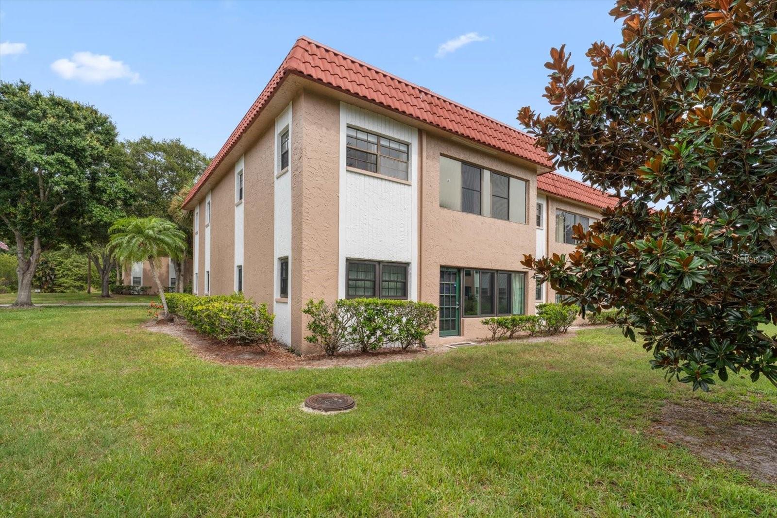 1750 BELLEAIR FOREST DR #B8 — photo 32