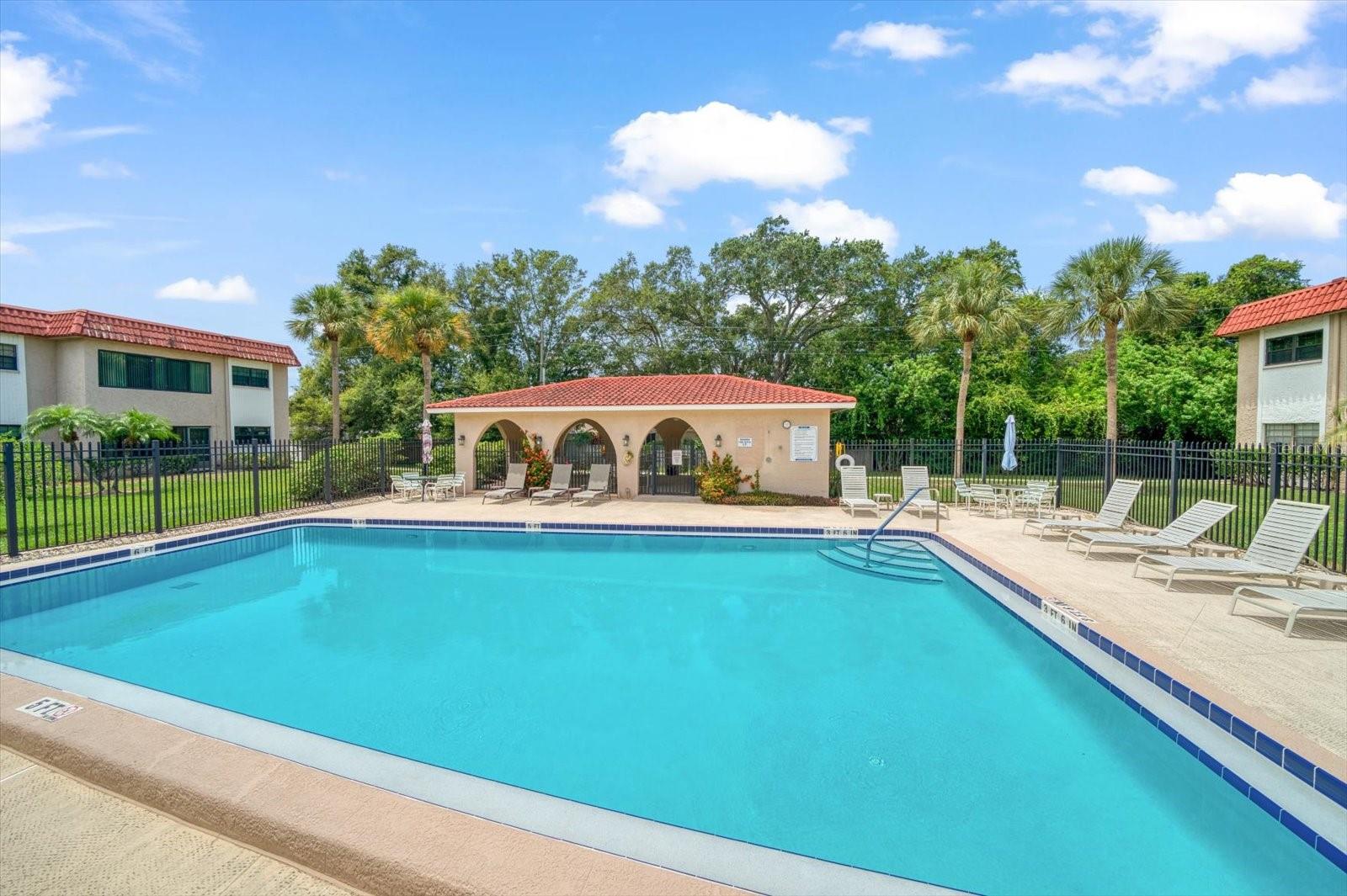 1750 BELLEAIR FOREST DR #B8 — photo 39