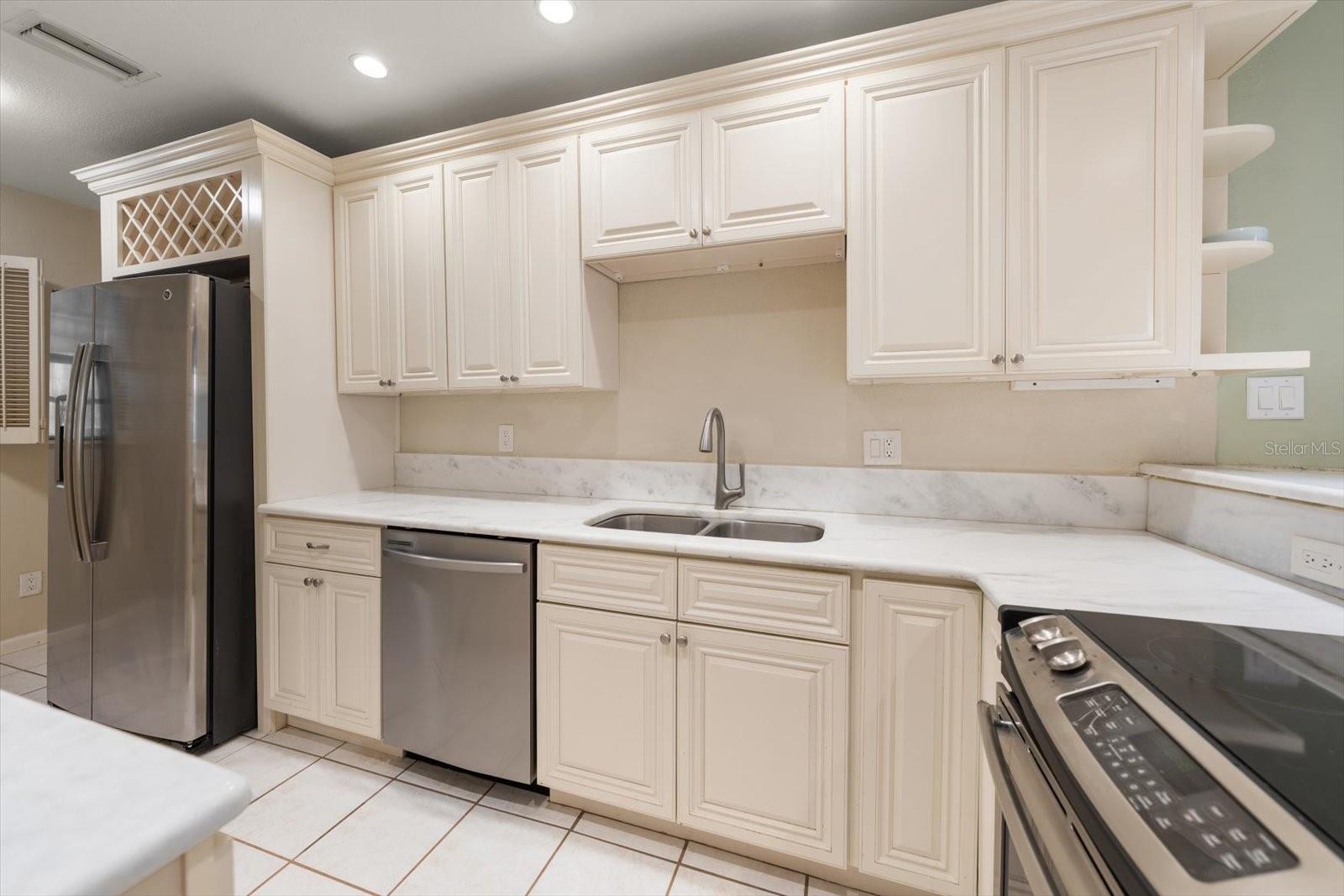 1750 BELLEAIR FOREST DR #B8 — photo 13