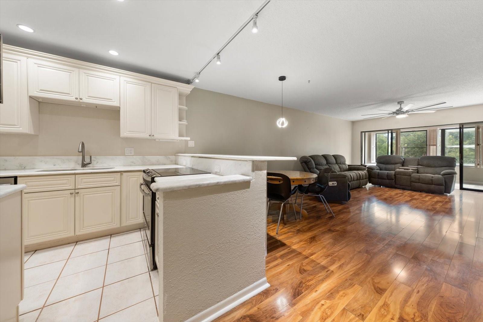 1750 BELLEAIR FOREST DR #B8 — photo 9