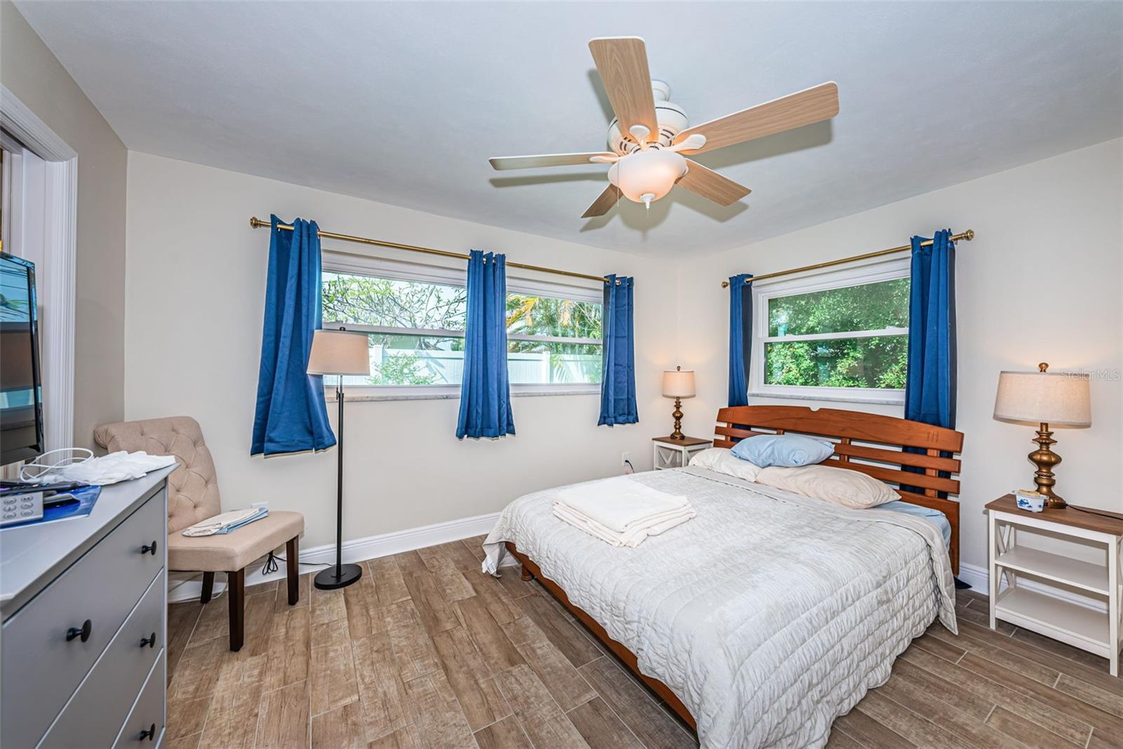 5230 VENETIAN BLVD NE — photo 31