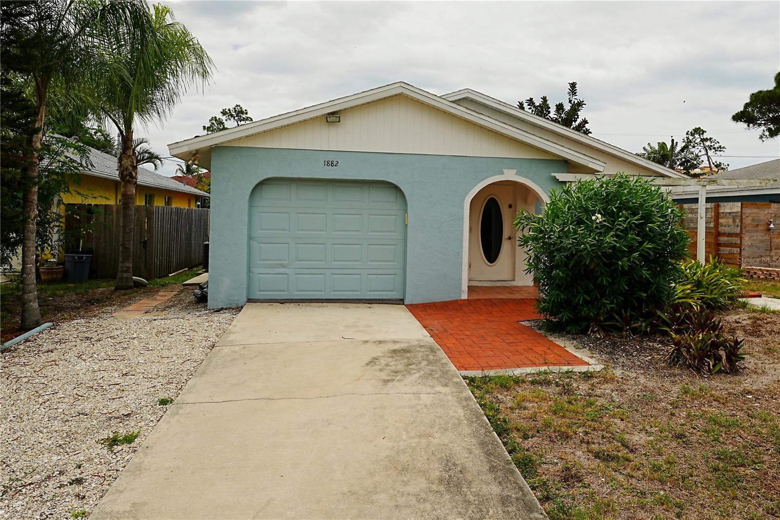 1882 RITA ST — photo 2