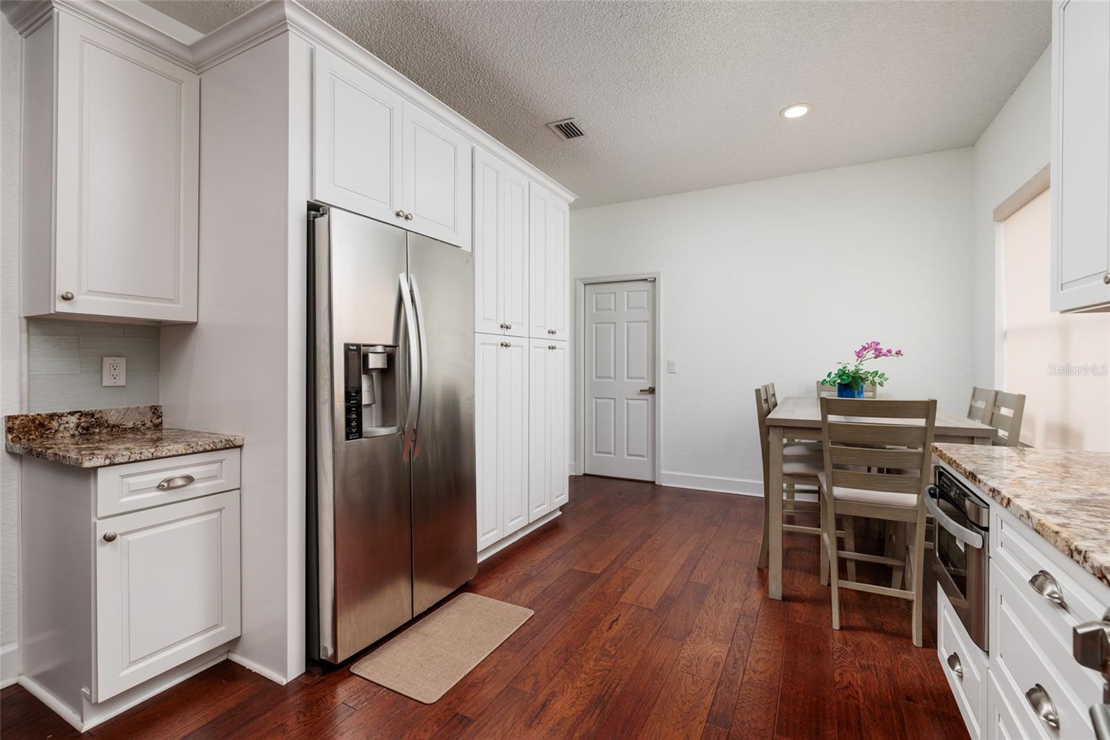 1338 DARTFORD DR — photo 24