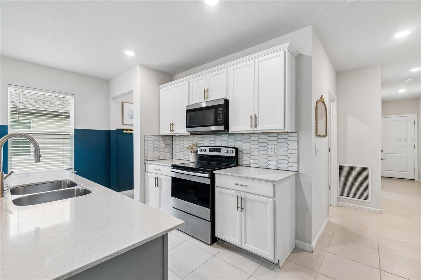 9047 ROYAL RIVER CIR — photo 13